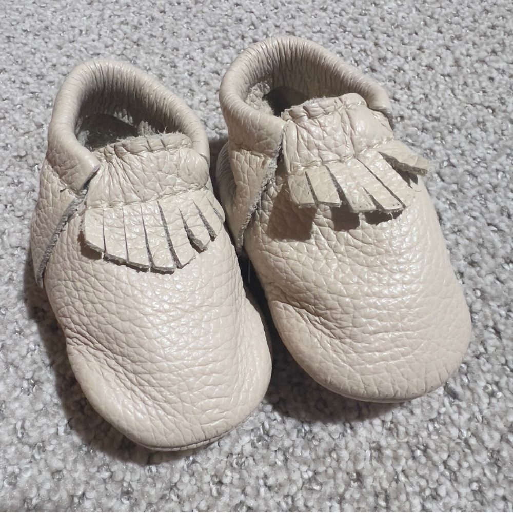 Freshly Picked Cream Baby Moccasins Crib Shoes Size 2c